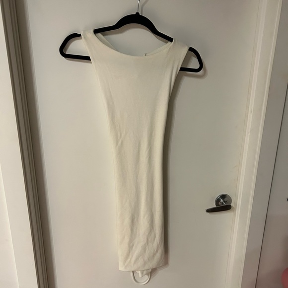 White dress - Picture 1 of 1